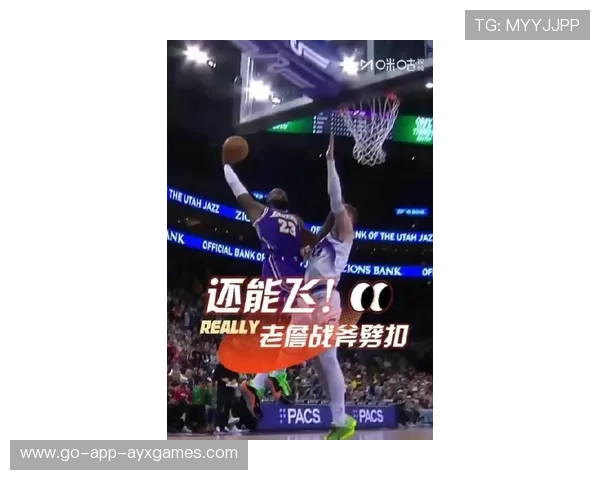 詹姆斯内线单手劈扣，全场瞬间沸腾