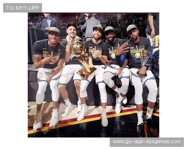 NBA快攻三人连传如行云流水——激荡心弦的篮球盛宴 NBA快攻三人连传如行云流水——激荡心弦的篮球盛宴