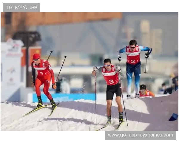 上海海港杨希回追滑铲，干净断球引爆训练场