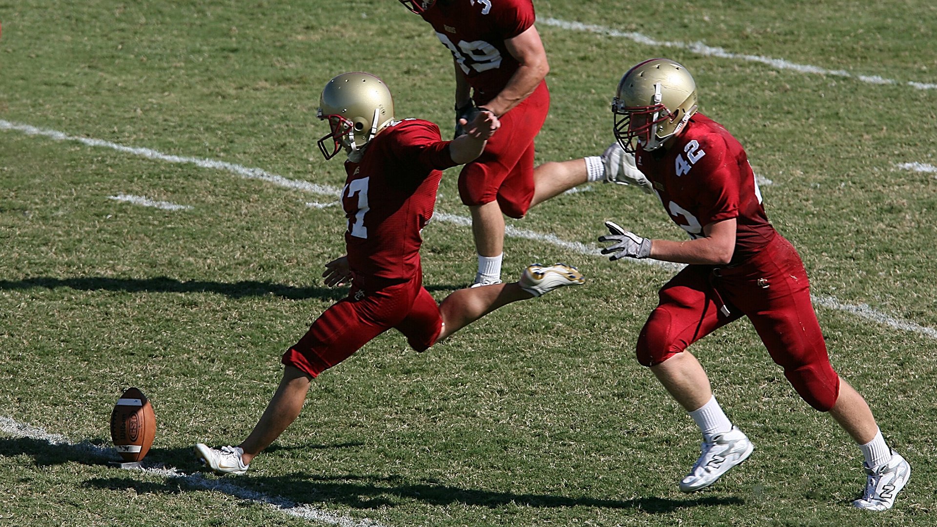 “青少年足球公益赛事在全国范围内热闹开启，普及足球运动”，2021青少年足球比赛报名